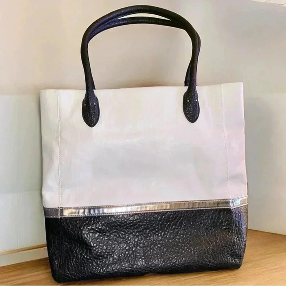 NWT Vera Wang Black White Silver Tote Purse Bag - Picture 2 of 6
